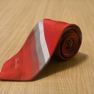 Vintage Oscar de la Renta Men's Necktie Red Shades Diagonal Stripes 3.25" x 57"